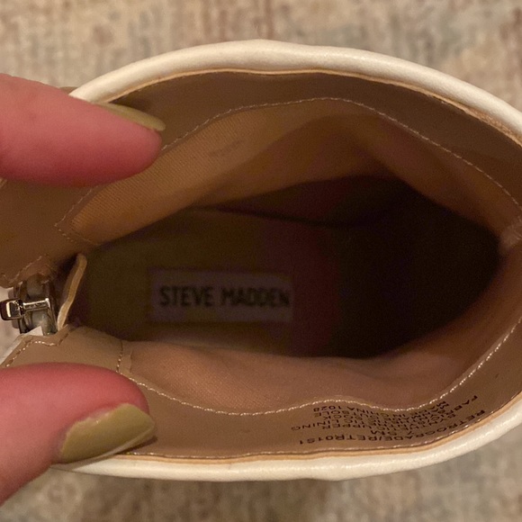Steve Madden white booties - Picture 3 of 4